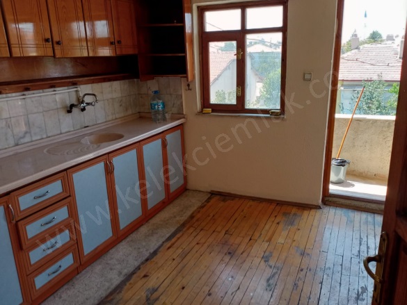 Merkez Bolvadin Satılık Daire |  2+1 Oda | 85M2 2.100.000Tl  Krediye Uygun  | 1. Kat | Soba | 1 Banyo | 1 Yatak Odası Resim-2