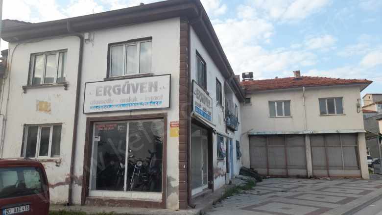 Emirdağ(Şehitler)Caddesinde Kavşakta Dükkan+Mesken 2+1 Satılık Bina Bolvadin