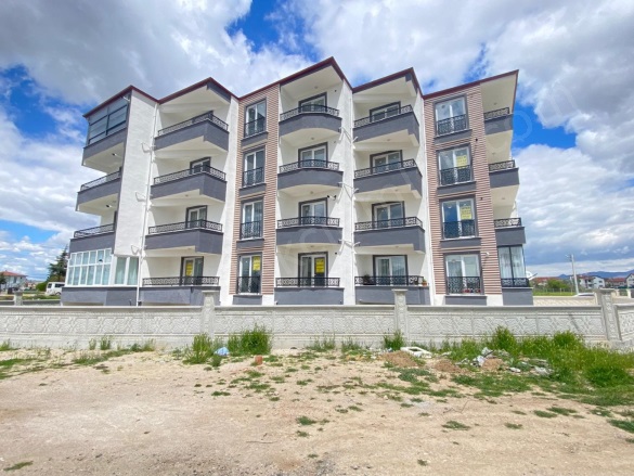 Merkez Bolvadin Satılık Daire |  1+1 Oda | 45M2 1.420.000Tl  Krediye Uygun  | 4. Kat | Kombi | 1 Banyo | 1 Yatak Odası Resim-3