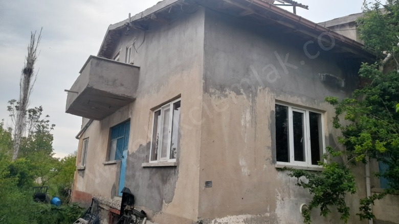Merkez Bolvadin Satılık Müstakil Ev |  3+1 Oda | 120M2 3.500.000Tl  Krediye Uygun  | Komple Bina | Kombi | 1 Banyo | 1 Yatak Odası Resim-3
