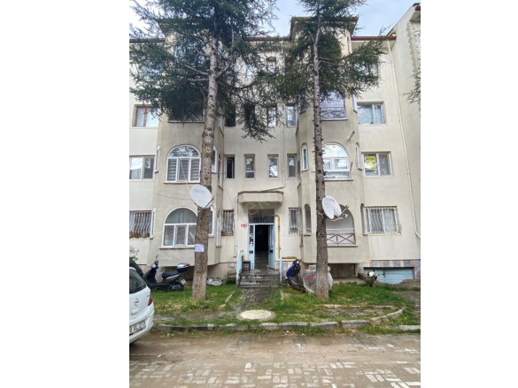 Merkez Bolvadin Satılık Daire |  2+1 Oda | 90M2 1.750.000Tl  Krediye Uygun  | 2. Kat | Kombi | 1 Banyo | 1 Yatak Odası Resim-1