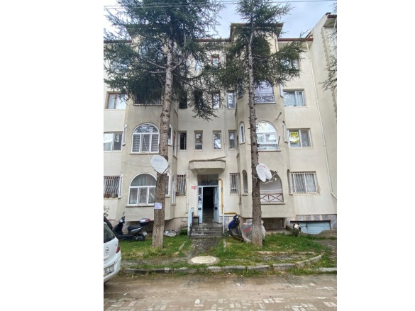 Merkez Bolvadin Satılık Daire |  2+1 Oda | 90M2 1.750.000Tl  Krediye Uygun  | 2. Kat | Kombi | 1 Banyo | 1 Yatak Odası Resim-2