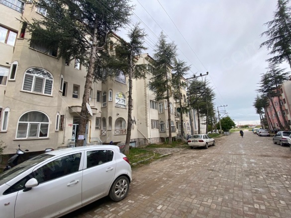 Merkez Bolvadin Satılık Daire |  2+1 Oda | 90M2 1.750.000Tl  Krediye Uygun  | 2. Kat | Kombi | 1 Banyo | 1 Yatak Odası Resim-3