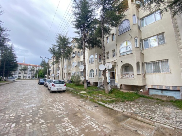 Merkez Bolvadin Satılık Daire |  2+1 Oda | 90M2 1.750.000Tl  Krediye Uygun  | 2. Kat | Kombi | 1 Banyo | 1 Yatak Odası Resim-5
