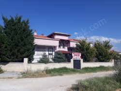 Bolvadin Merkez Satılık Müstakil Ev 3+1 165 M2 | Komple Bina | Kombi | 1 Banyo | 1 Yatak Odası
