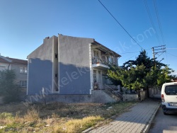 Bolvadin Merkez Satılık Müstakil Ev 3+1 120 M2 | Komple Bina | Kombi | 1 Banyo | 1 Yatak Odası