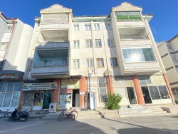 Bolvadin Merkez Satılık Daire 3+1 140 M2 | 4. Kat | Kombi | 1 Banyo | 1 Yatak Odası