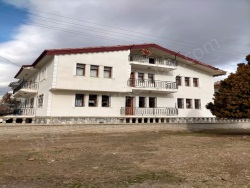 Bolvadin Merkez Kiralık Daire 3+1 120 M2 | 1. Kat | Soba | 1 Banyo | 1 Yatak Odası