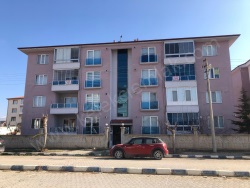 Bolvadin Merkez Kiralık Daire 4+1 175 M2 | 3. Kat | Kombi | 2 Banyo | 1 Yatak Odası