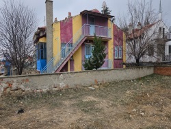 Bolvadin Merkez Satılık Müstakil Ev 3+1 115 M2 | Komple Bina | Kombi | 1 Banyo | 1 Yatak Odası