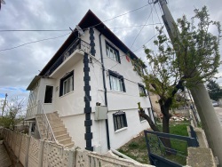 Bolvadin Merkez Satılık Daire 3+1 120 M2 | 1. Kat | Kombi | 1 Banyo | 1 Yatak Odası