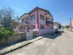 Bolvadin Merkez Satılık Müstakil Ev 3+1 110 M2 | Komple Bina | Kombi | 1 Banyo | 1 Yatak Odası