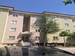 Bolvadin Merkez Kiralık Daire 2+1 90 M2 | 4. Kat | Kombi | 1 Banyo | 1 Yatak Odası