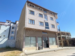 Bolvadin Merkez Kiralık Daire 3+1 120 M2 | 3. Kat | Kombi | 1 Banyo | 1 Yatak Odası