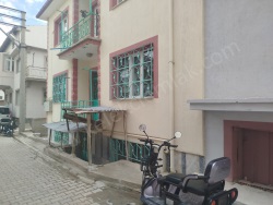 Bolvadin Merkez Kiralık Daire 3+1 130 M2 | 1. Kat | Kombi | 1 Banyo | 1 Yatak Odası