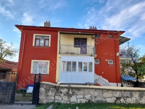 Afyon Bolvadin Merkez Satılık Müstakil Ev 3+1 120 M2  Komple Bina | Kombi | 1 Banyo | 1 Yatak Odası