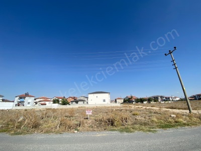 Selçuklu Mahallesi Bölük Sokakta Çevre Yoluna Yakın Satılık Arsa Bolvadin