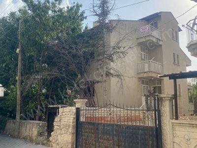 Etem Kelekçi Mahallesi Özbek Sokakta 4 Katlı Bina 3+1 Satılık Müstakil Ev Bolvadin