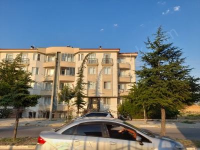 Kırkgöz Mahallesi İstasyon Caddesinde Bahçe Katta 3+1 Satılık Daire Bolvadin