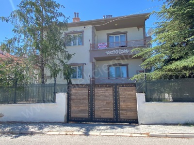 Bademli Mahallesi Kanarya Sokakta Müstakil 2 Katlı Bina 3+1 Satılık Ev Bolvadin