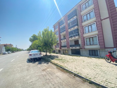 Tatil Pazarında Bahçe Katta Satılık Daire 3+1 Bolvadin
