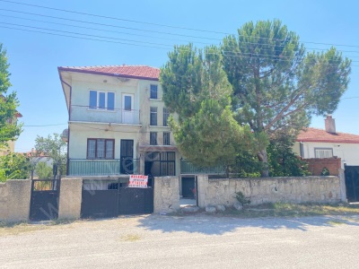 Bağlarüstü Orkide Sokakta 3 Katlı Bina 3+1 Satılık Müstakil Ev Bolvadin