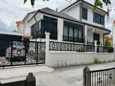 Bağlarbaşı Mahallesinde Lüks Villa 5+1 Satılık Müstakil Ev Bolvadin