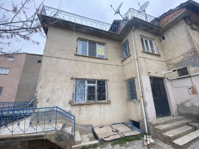 Kestemet Mahallesinde Müstakil Tadında 5+1 Satılık Daire Bolvadin