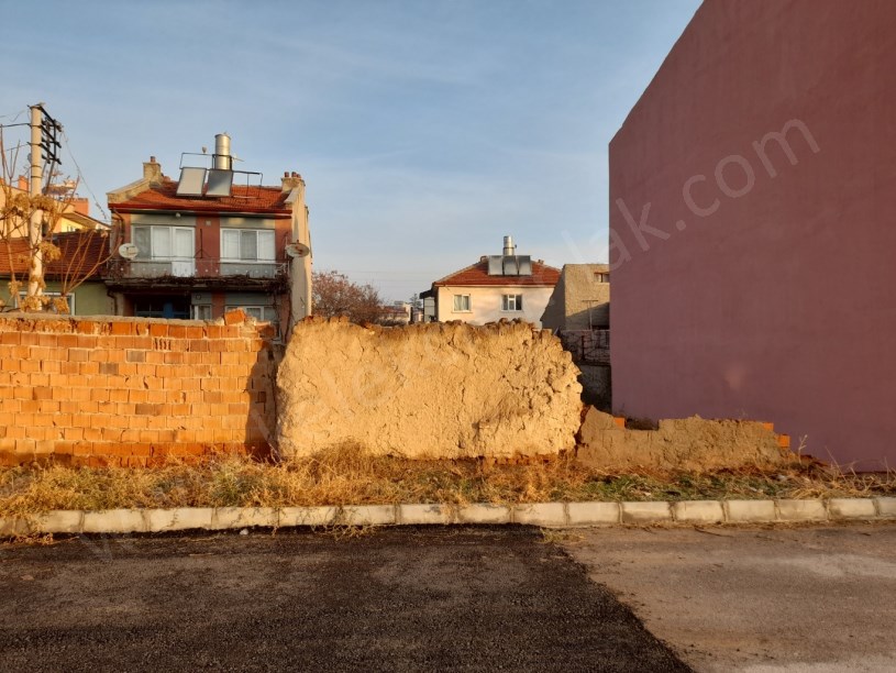 HASTANE MAHALLESİNDE ESKİ BİMİN YANINDA ARSA