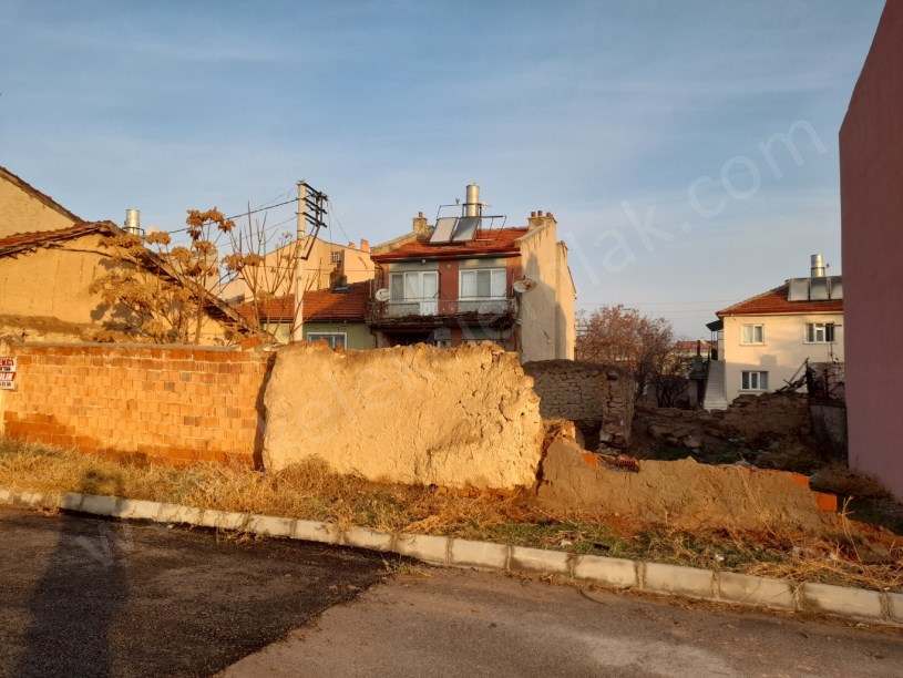 HASTANE MAHALLESİNDE ESKİ BİMİN YANINDA ARSA