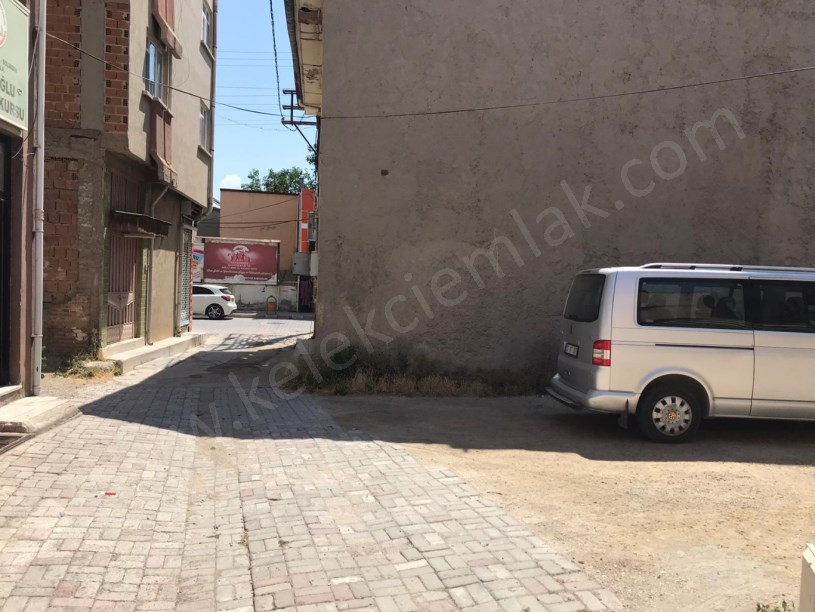 ALACA MAHALLESİ HACI HALİFE ÇIKMAZINDA ARSA