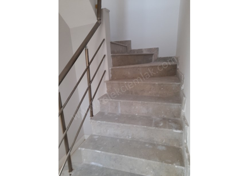 LALASİNANPAŞA MAHALLESİNDE SATILIK  DAİRELER