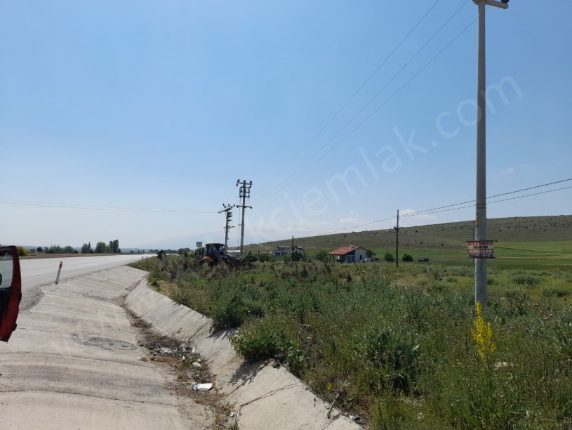 AFYON  KONYA KARA YOLUNA  SIFIR TARLA