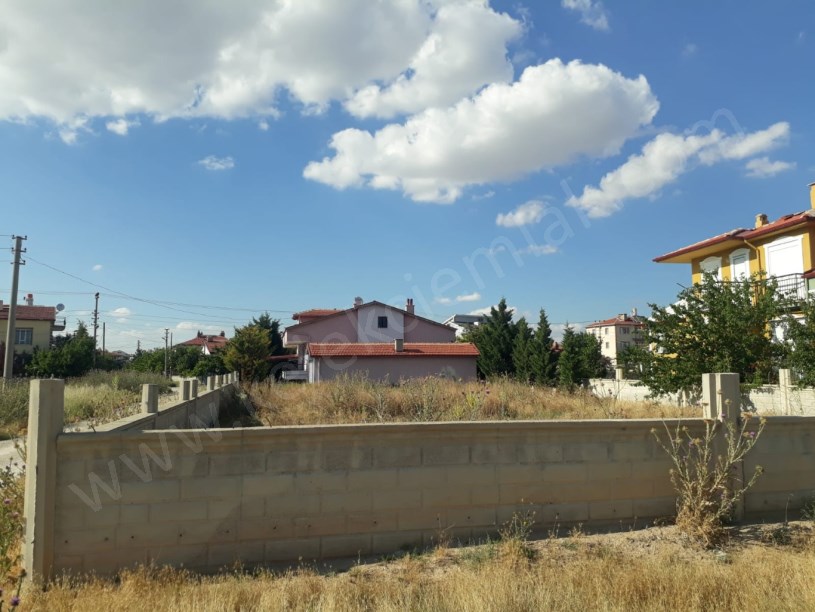 SELÇUKLU MAHALLESİ DİLEK CADDESİNDE MÜSTAKİL EV