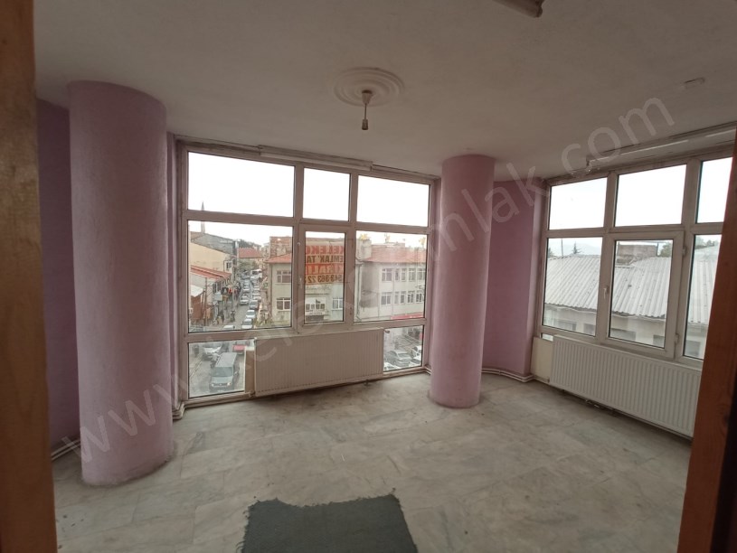 ÇARŞI MERKEZDE SATILIK BÜROLAR VE DÜKKAN
