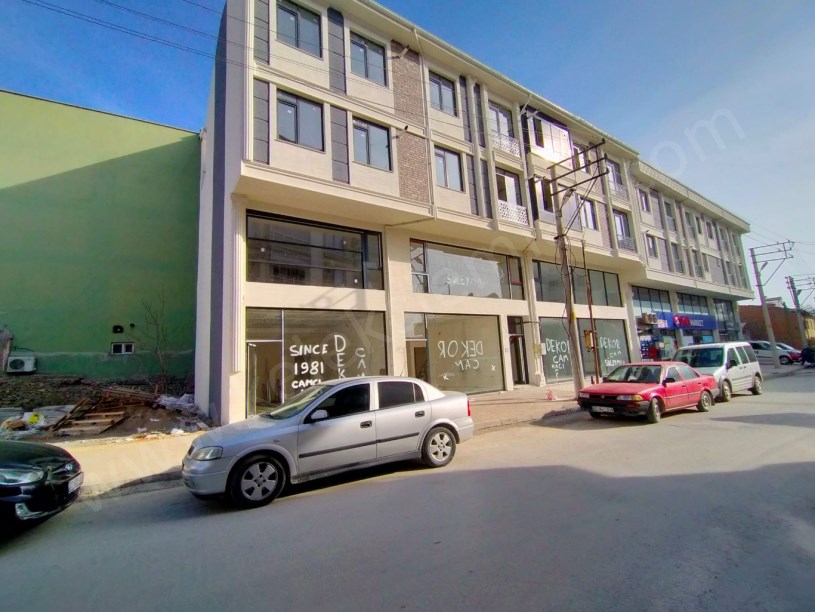 BEKİRAĞA CADDESİNDE SATILIK DÜKKAN