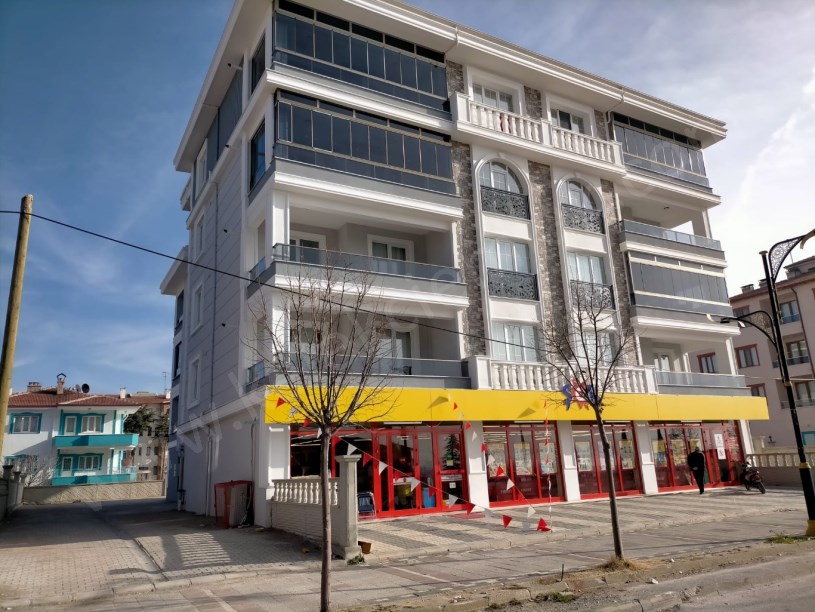 ŞEHİTLER CADDESİNDE SATILIK DÜKKAN