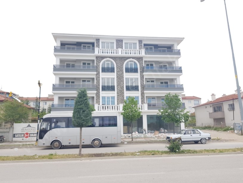 ŞEHİTLER CADDESİNDE  SIFIR 3+1 DAİRELER