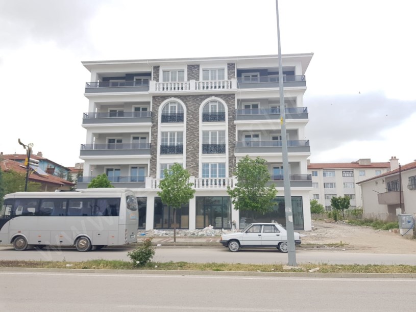 ŞEHİTLER CADDESİNDE  SIFIR 3+1 DAİRELER