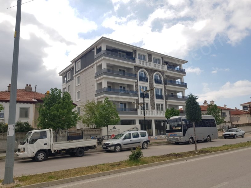 ŞEHİTLER CADDESİNDE  SIFIR 3+1 DAİRELER