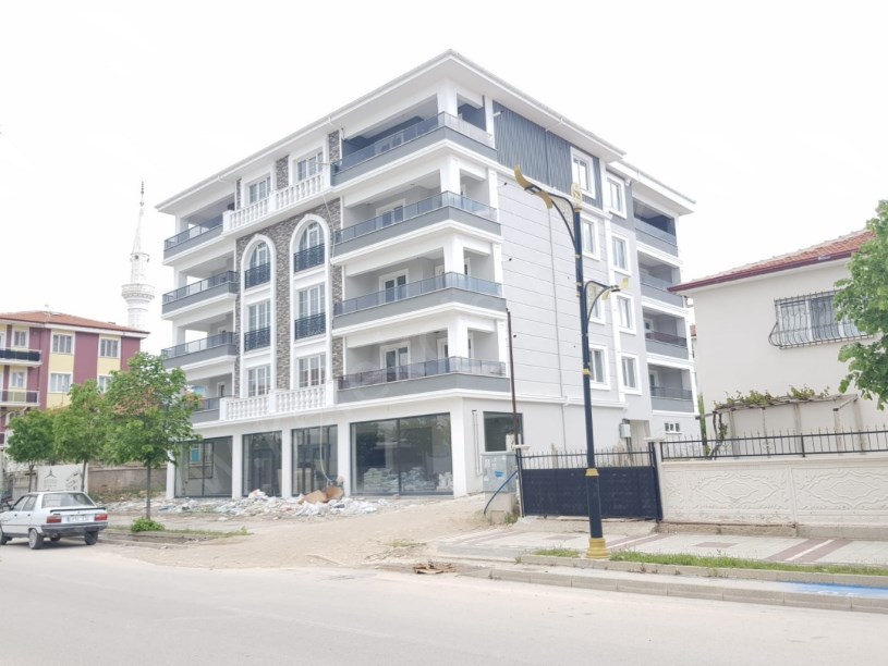 ŞEHİTLER CADDESİNDE  SIFIR 3+1 DAİRELER