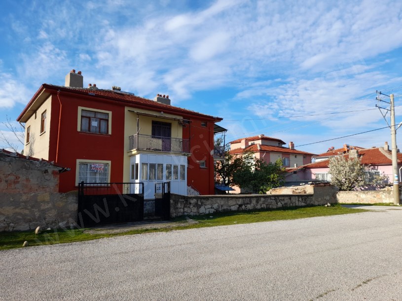 BAĞLARÜSTÜ PAŞA SOKAKTA 2 KATLI MÜSTAKİL EV
