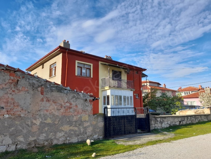 BAĞLARÜSTÜ PAŞA SOKAKTA 2 KATLI MÜSTAKİL EV