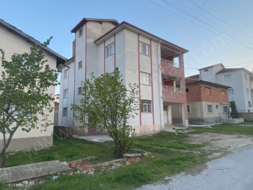 BADEMLİ MAHALLESİ SEYİTGAZİ SOKAKTA 3 KATLI BİNA