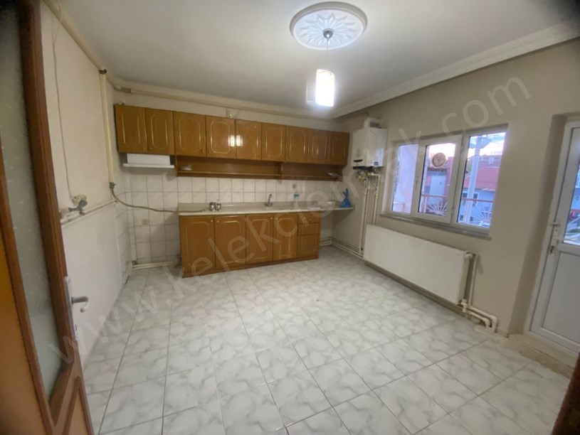 BADEMLİ MAHALLESİ SEYİTGAZİ SOKAKTA 3 KATLI BİNA