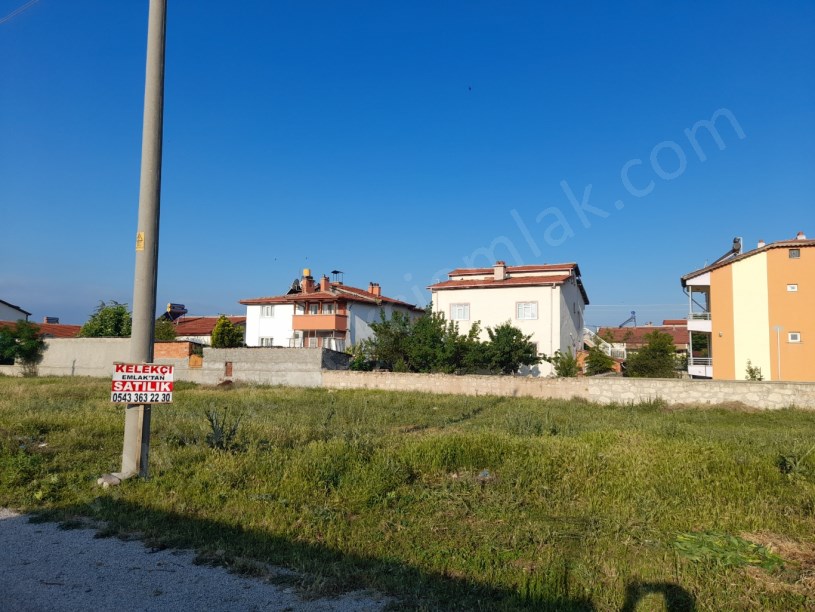 BAĞLARÜSTÜ KAPLAN SOKAKTA KÖŞE BAŞINDA 3 ADET ARSA