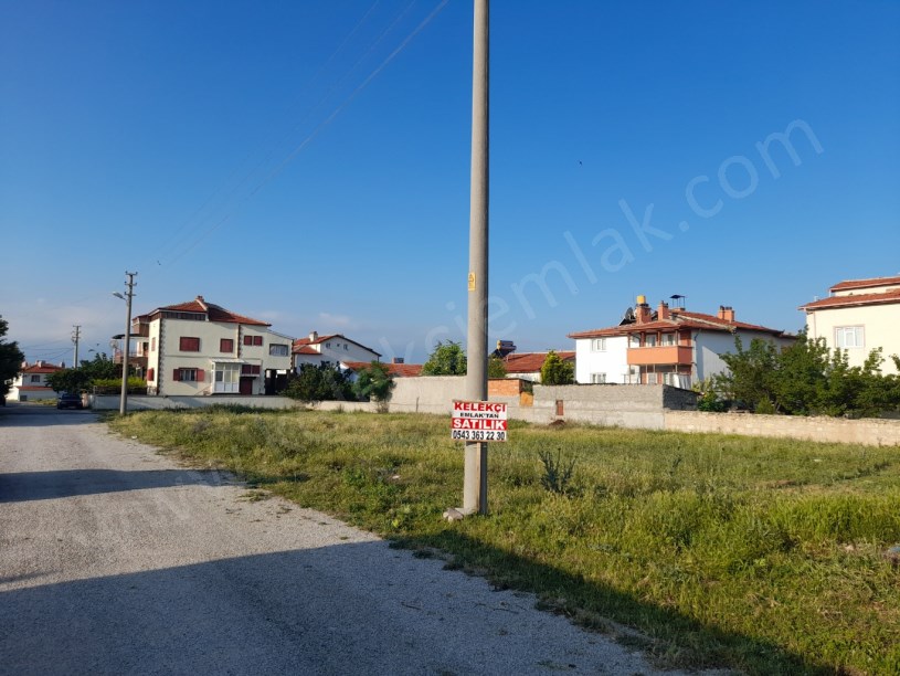 BAĞLARÜSTÜ KAPLAN SOKAKTA KÖŞE BAŞINDA 3 ADET ARSA