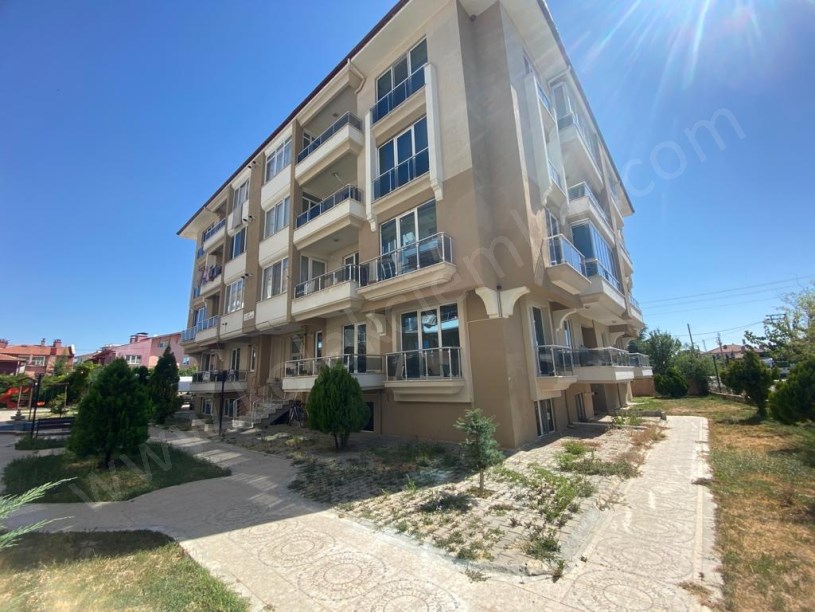 ZİŞAN EVLERİ C BLOKTA  1. KATTA 3+1 DAİRE