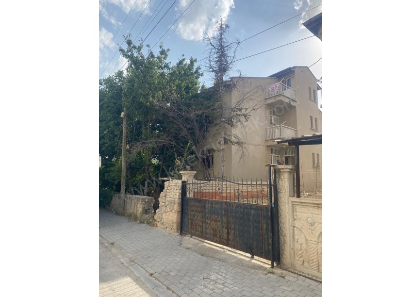 ETEM KELEKÇİ MAHALLESİ ÖZBEK SOKAKTA 4 KATLI BİNA