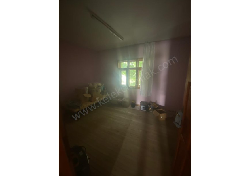 ETEM KELEKÇİ MAHALLESİ ÖZBEK SOKAKTA 4 KATLI BİNA